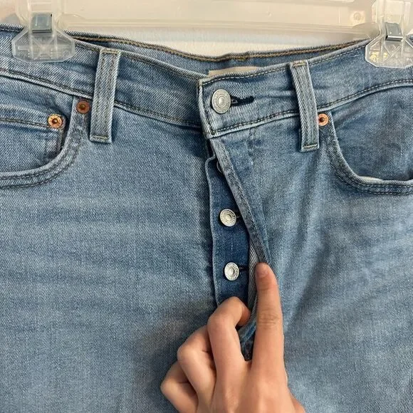 Levi’s Rib cage Straight Ankle Button Fly Light Wash Denim Jeans Size 29 Waist - Picture 3 of 9